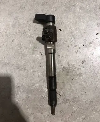 Volkswagen Golf VI Fuel injector 03L130277B