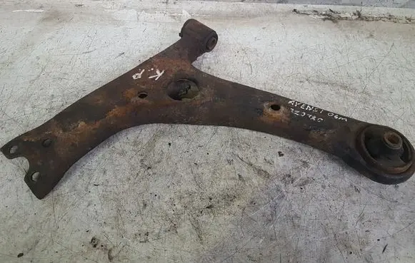 Toyota Avensis T250 Front lower control arm/wishbone