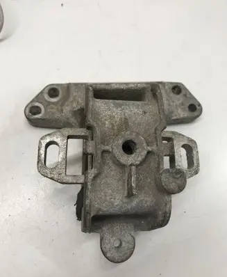 Peugeot 407 Engine mount bracket 18139447651