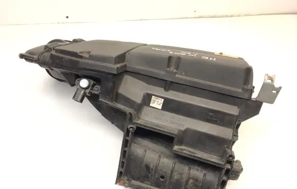 Mercedes-Benz C W203 Air filter box 2710900901