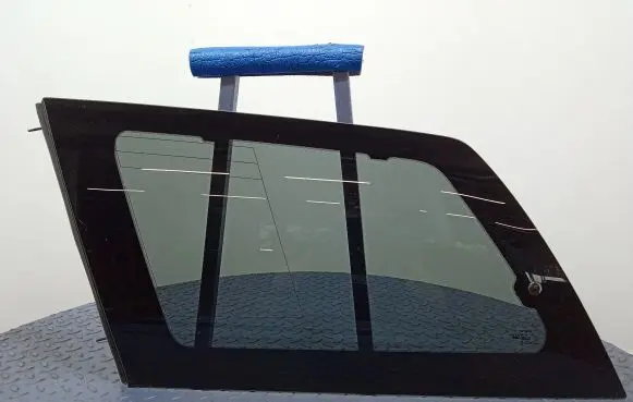 Toyota Sienna XL20 II Rear side window