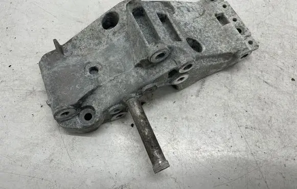 BMW 2 F22 F23 Generator/alternator bracket 7619250