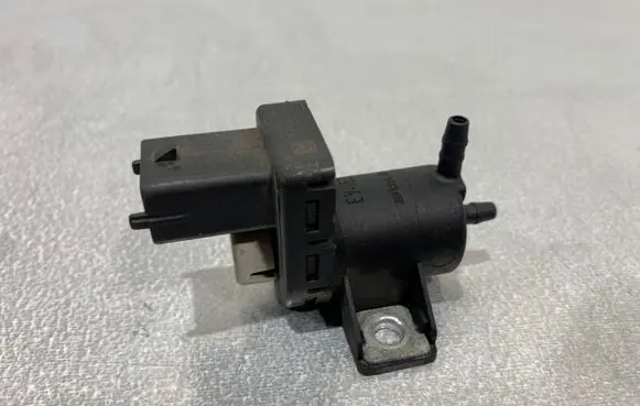 Opel Insignia A Vacuum valve 55566051