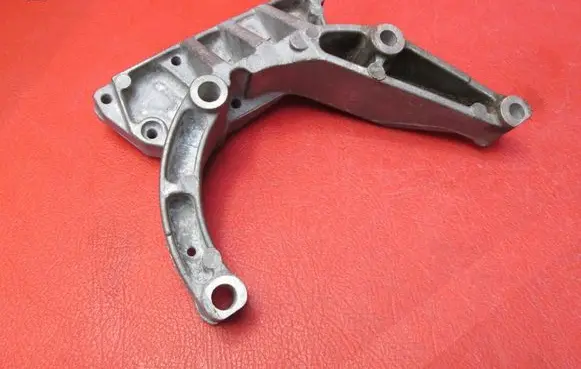 Ford Focus Engine mounting bracket 97BB3K738AE