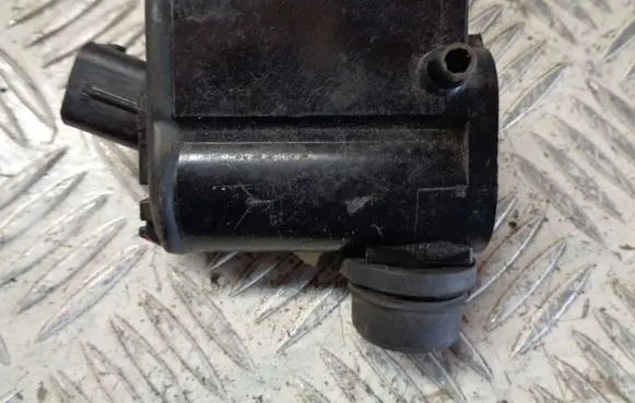 KIA Rio Windscreen/windshield washer pump 985101W000