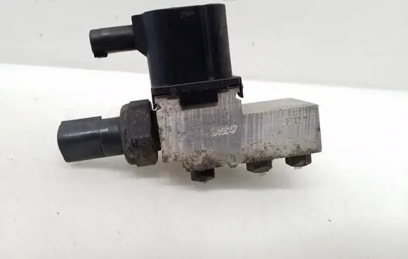 Mercedes-Benz E W211 Air suspension valve block A2113200158