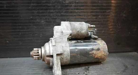 Volkswagen PASSAT B7 Starter motor 0001153007