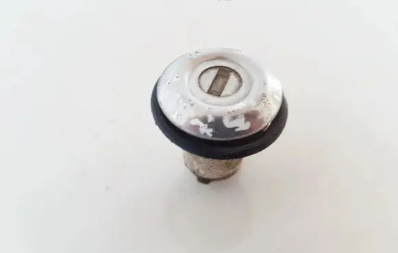 Toyota Yaris Verso Front door lock (next to the handle) 