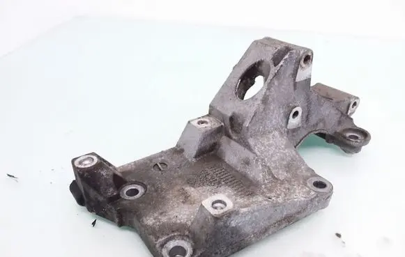 Volkswagen Polo Generator/alternator bracket 038903143R