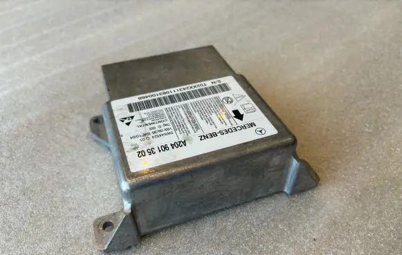Mercedes-Benz C AMG W204 Airbag control unit/module 5WK44524 A2049013502 2049013502