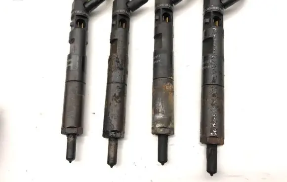 Renault Clio III Fuel injectors set 8200421897