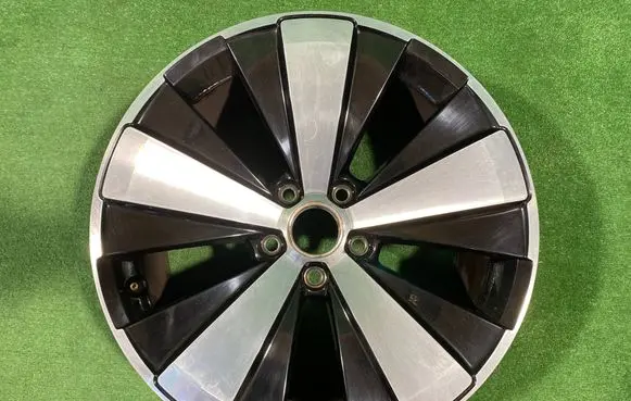 Volkswagen Beetle A5 R18 alloy rim 5C0601025AK