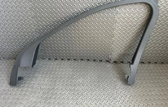 Ford Escape IV Front door glass trim molding LJ6BS201A18