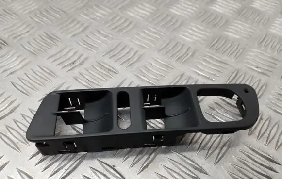 Volkswagen Tiguan Front door window switch trim 5N2867256
