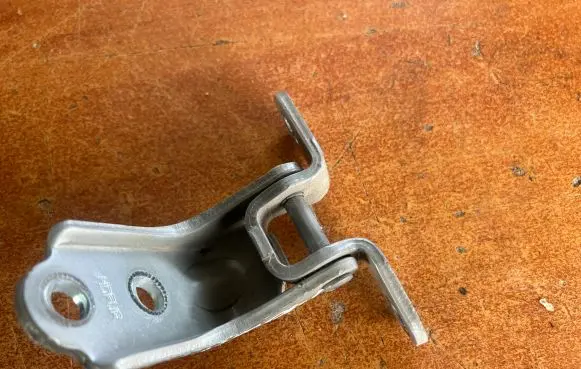 Hyundai i30 Front door upper hinge