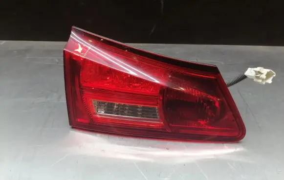 Lexus IS 220D-250-350 Tailgate rear/tail lights