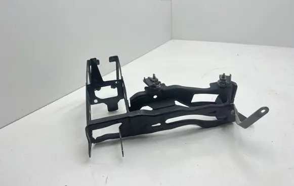 Headlight/headlamp mounting bracket