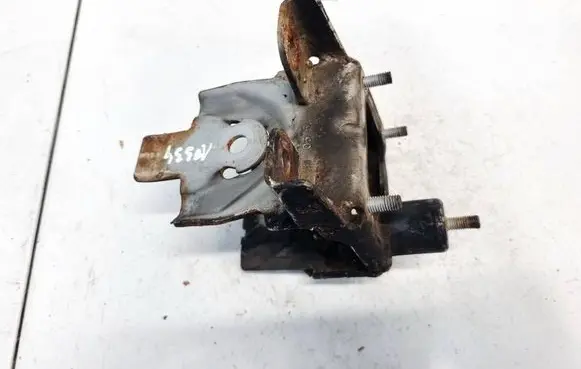 Engine mounting bracket