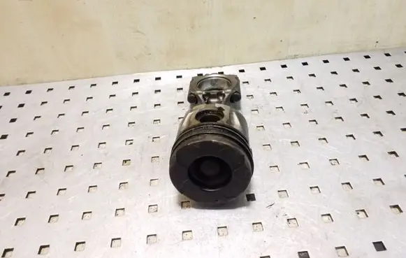Opel Astra J Piston with connecting rod
