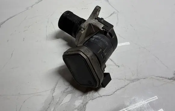 Mercedes-Benz C W204 EGR valve 109315