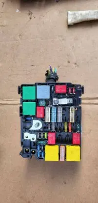Peugeot 2008 I Fuse module 9804848480