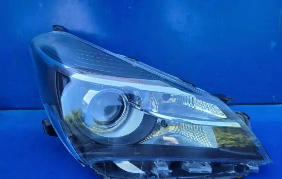 Toyota Yaris Headlight/headlamp 0D160