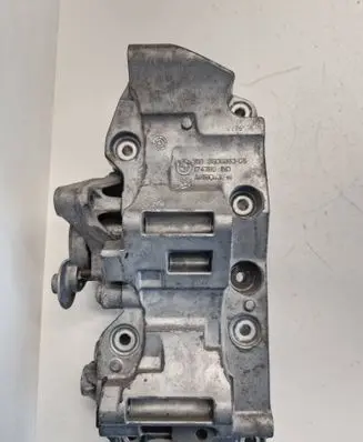 BMW 5 F10 F11 Generator/alternator bracket 8506863 ZD20 174786