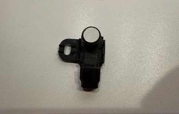 Toyota RAV 4 (XA40) Front parking sensor holder (PDC) 8934812020 1882670130