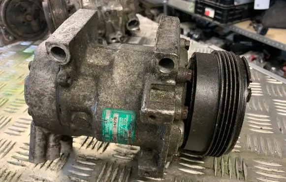 Renault Clio II Air conditioning (A/C) compressor (pump) 8200037058