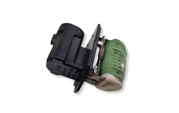 Nissan Qashqai Coolant fan relay M164727 PA66GF30