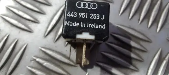 Volkswagen PASSAT B5 Other relay 443951253j 899511000