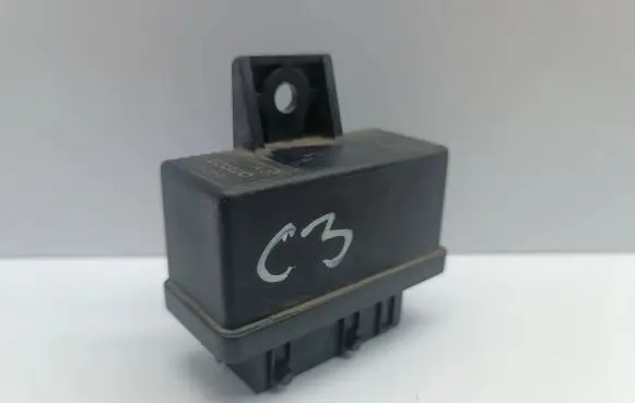 Citroen C3 Fuel pump relay 240107