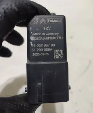 Peugeot 2008 II Glow plug pre-heat relay 9803299780