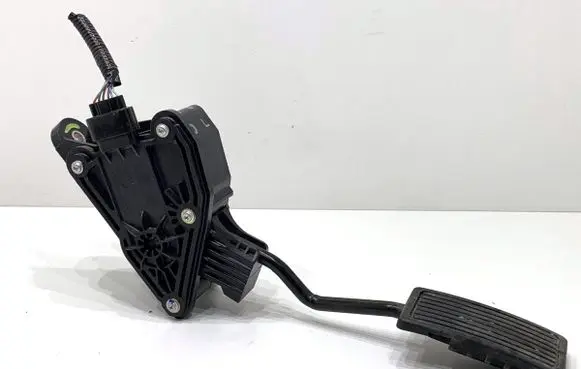 Honda CR-V Accelerator throttle pedal JM14A