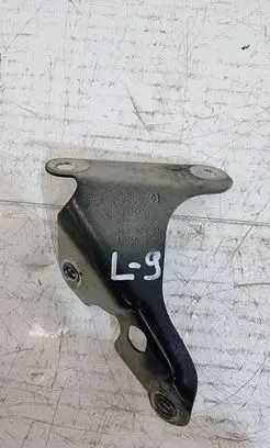 Audi Q7 4L Fender mounting bracket 4L0821136