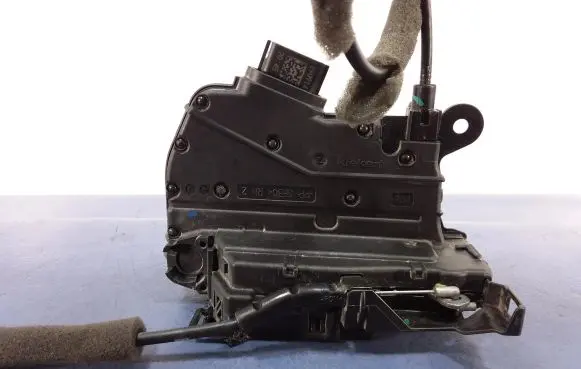 Renault Captur Front door lock 805020401R