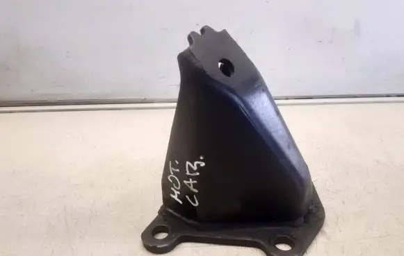 Engine mounting bracket