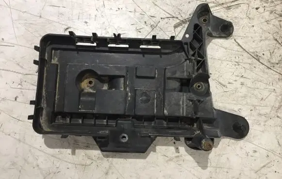 Volkswagen Touran I Battery tray 1K0915333
