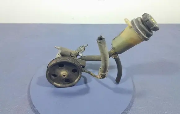 Ford Focus C-MAX Power steering pump 4M503A733AR