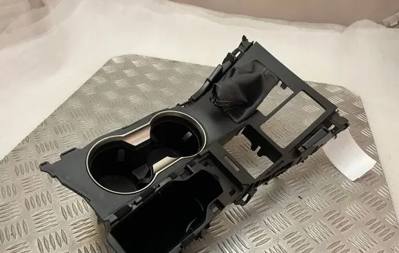 Cup holder front