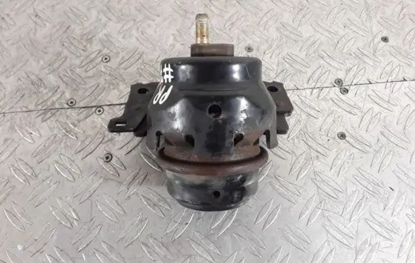 Toyota Land Cruiser (J120) Engine mount bracket
