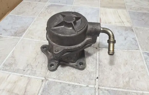 Volvo S40, V40 Vacuum pump 72117215E