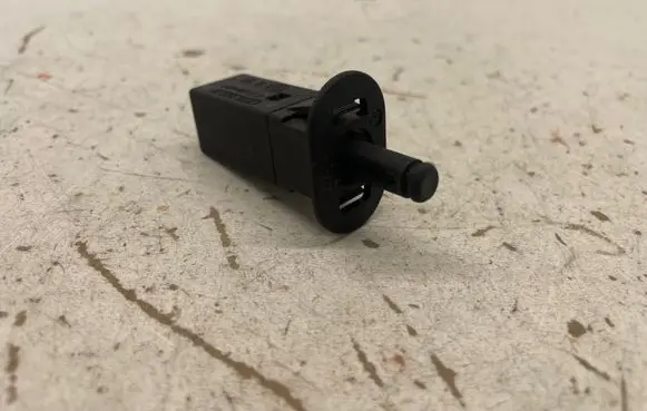 BMW 5 F10 F11 Fuel tank cap lock 8228939