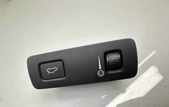 Volvo XC60 Tailgate opening switch 31443873 T18090218802