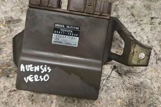 Toyota Avensis Verso Fuel injection control unit/module 