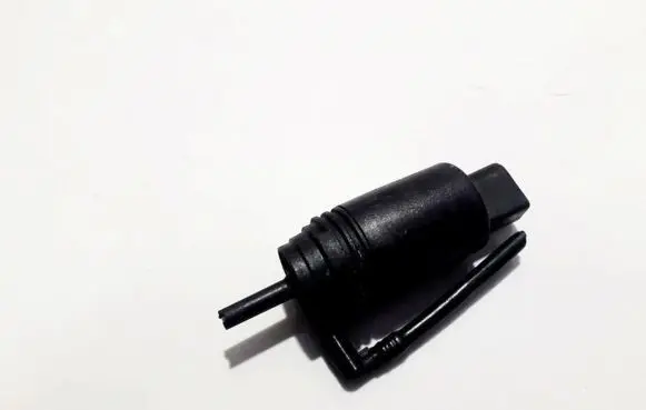 BMW 5 E39 Windscreen/windshield washer pump 67128377612