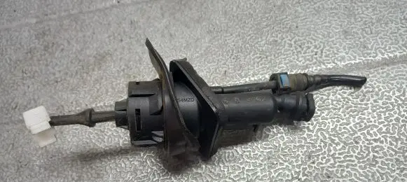 Mazda 3 I Clutch master cylinder