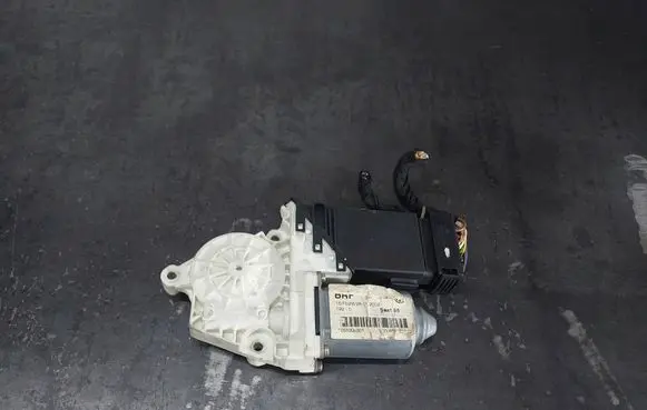 Seat Leon (1M) Vent window/glass motor 1C0959801C 105533-301 9776-101430-202