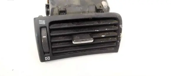 Toyota Avensis T250 Dash center air vent grill