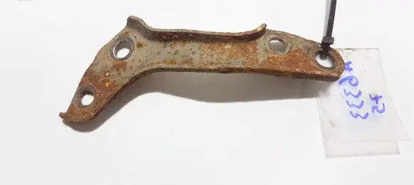 Subaru Legacy Engine mounting bracket